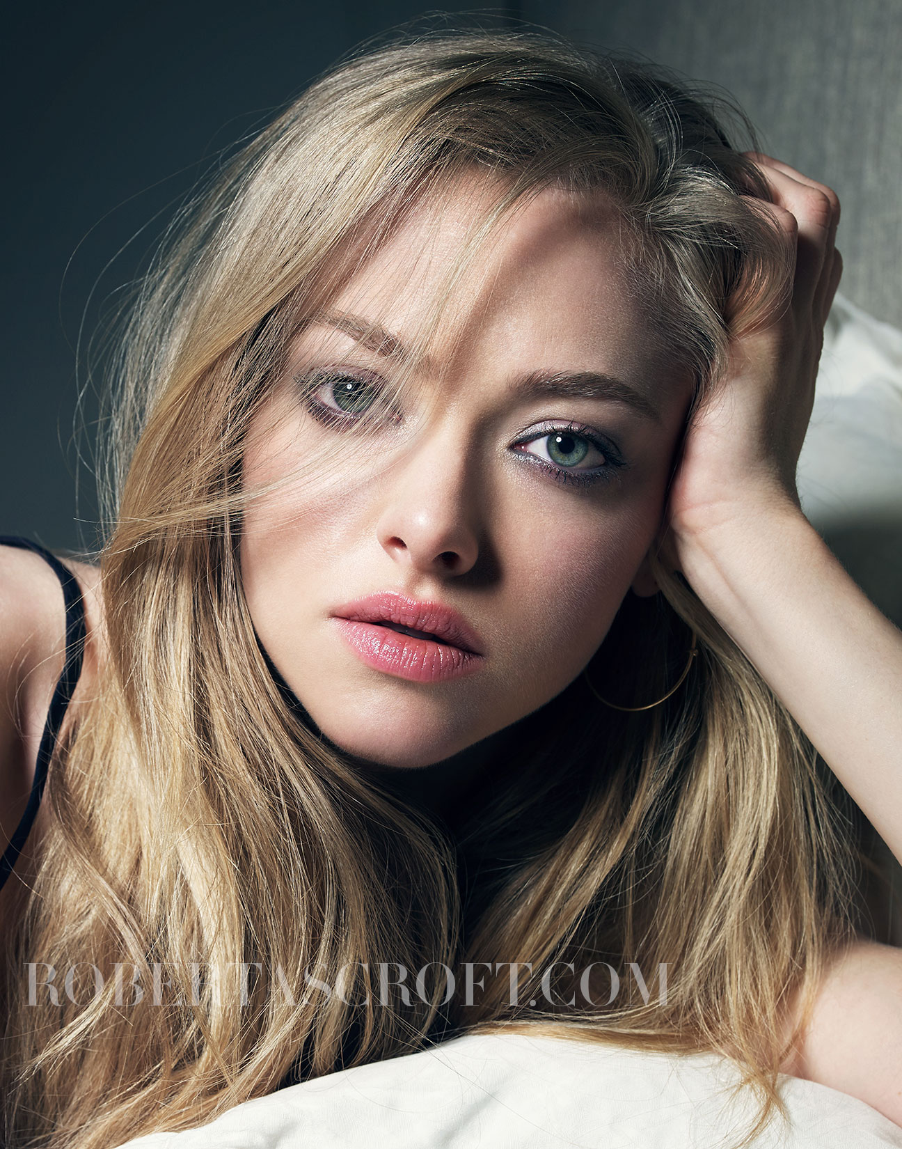 Amanda-Seyfried-by-Robert-Ascroft-02
