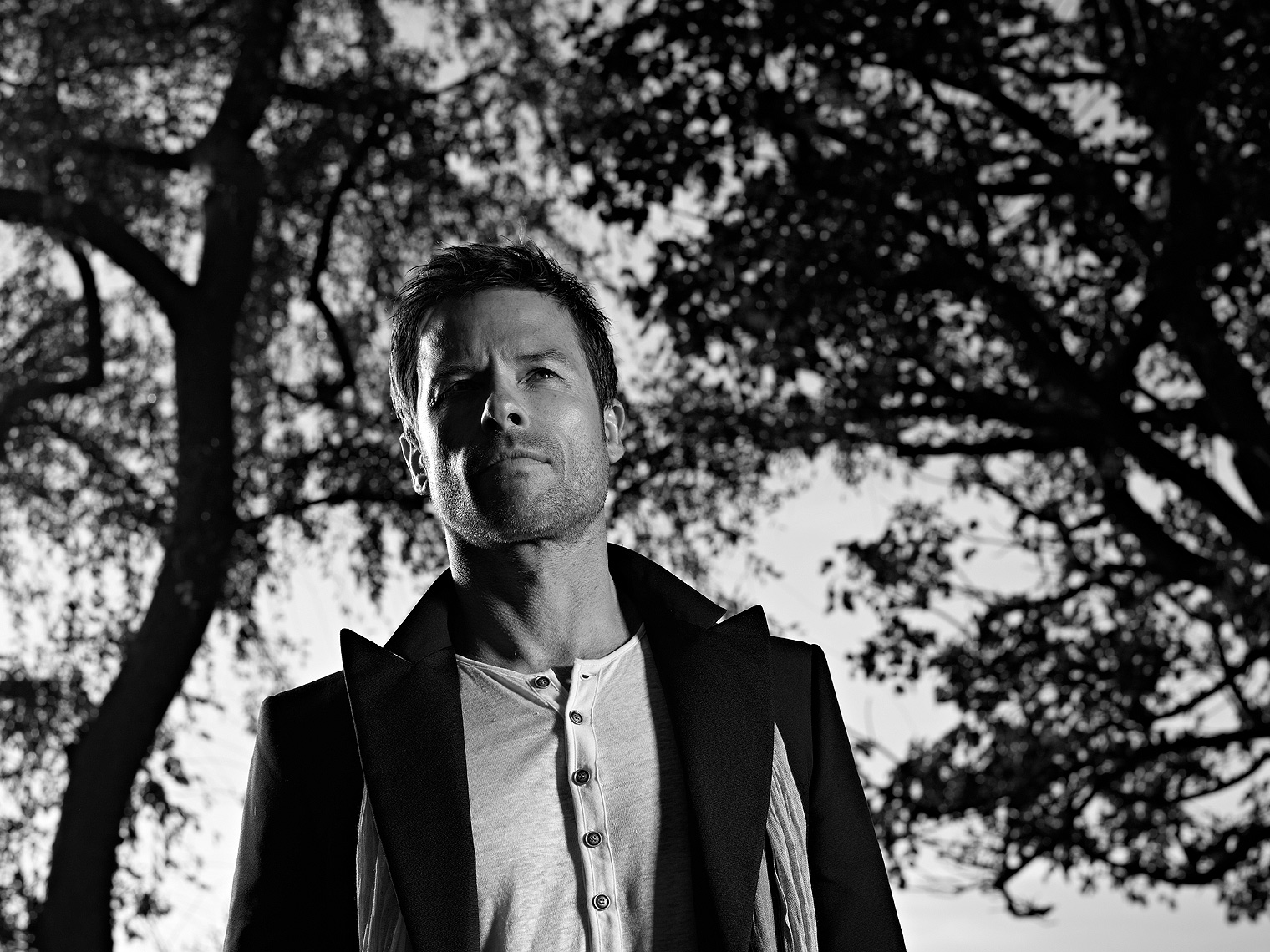 Guy-Pearce-by-Robert-Ascroft-07.jpg
